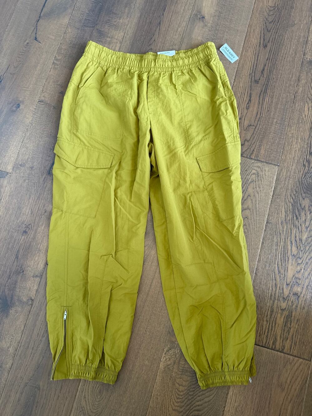 Old Navy NWT High-Rise Quick Dry Ankle-Zip Cargo Joggers Chartreuse Green Large